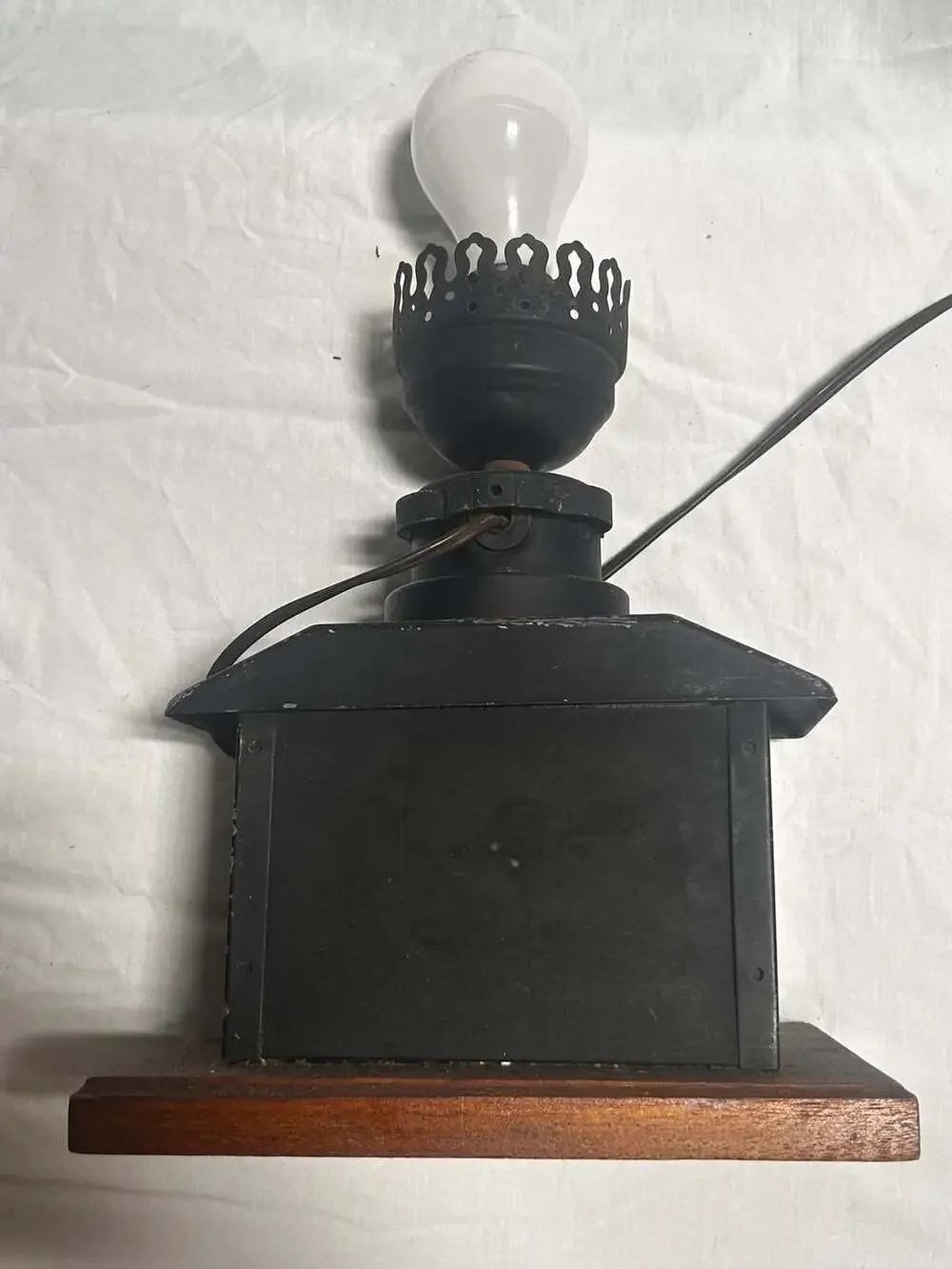 Vintage Revolutionary War Diorama Metal Lantern Table Lamp with Leviton Socket